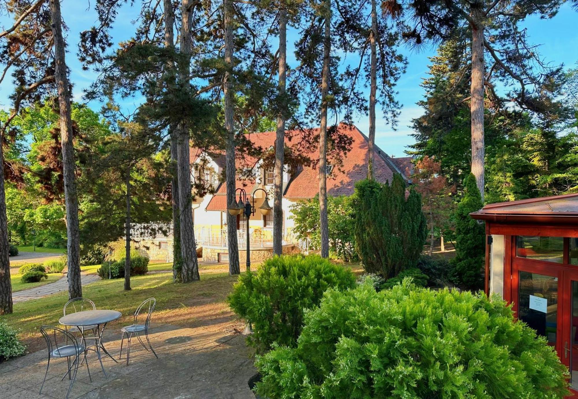 Отель Imola Garden Vendeghaz Балатонфюред Экстерьер фото